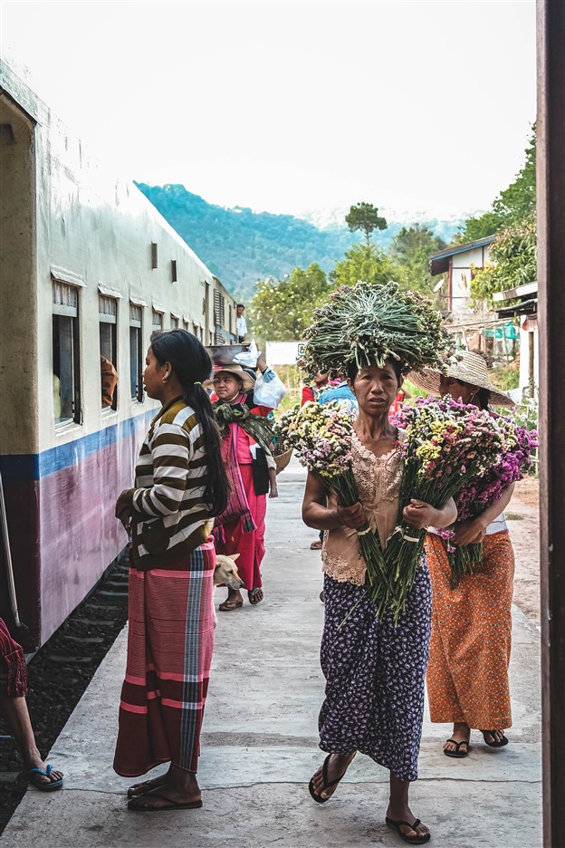 MYANMAR'DA BİR TREN YOLCULUĞU