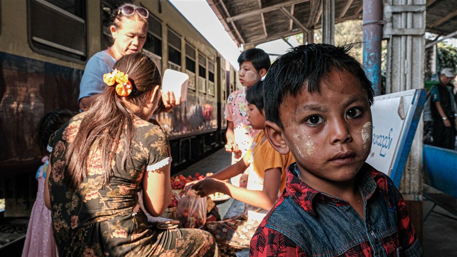 MYANMAR'DA BİR TREN YOLCULUĞU