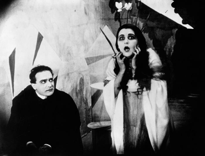 The Cabinet of Dr. Caligari filminden bir kare, Robert Wiene, 1920.