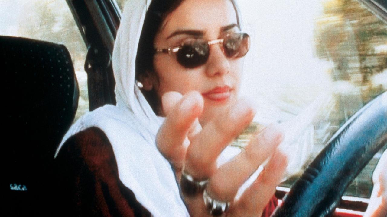 On (Dah), Abbas Kiarostami, Mania Akbari, 2002 (Bu filmde bir kadın birkaç gün boyunca Tahran sokaklarında araba kullanır.)
